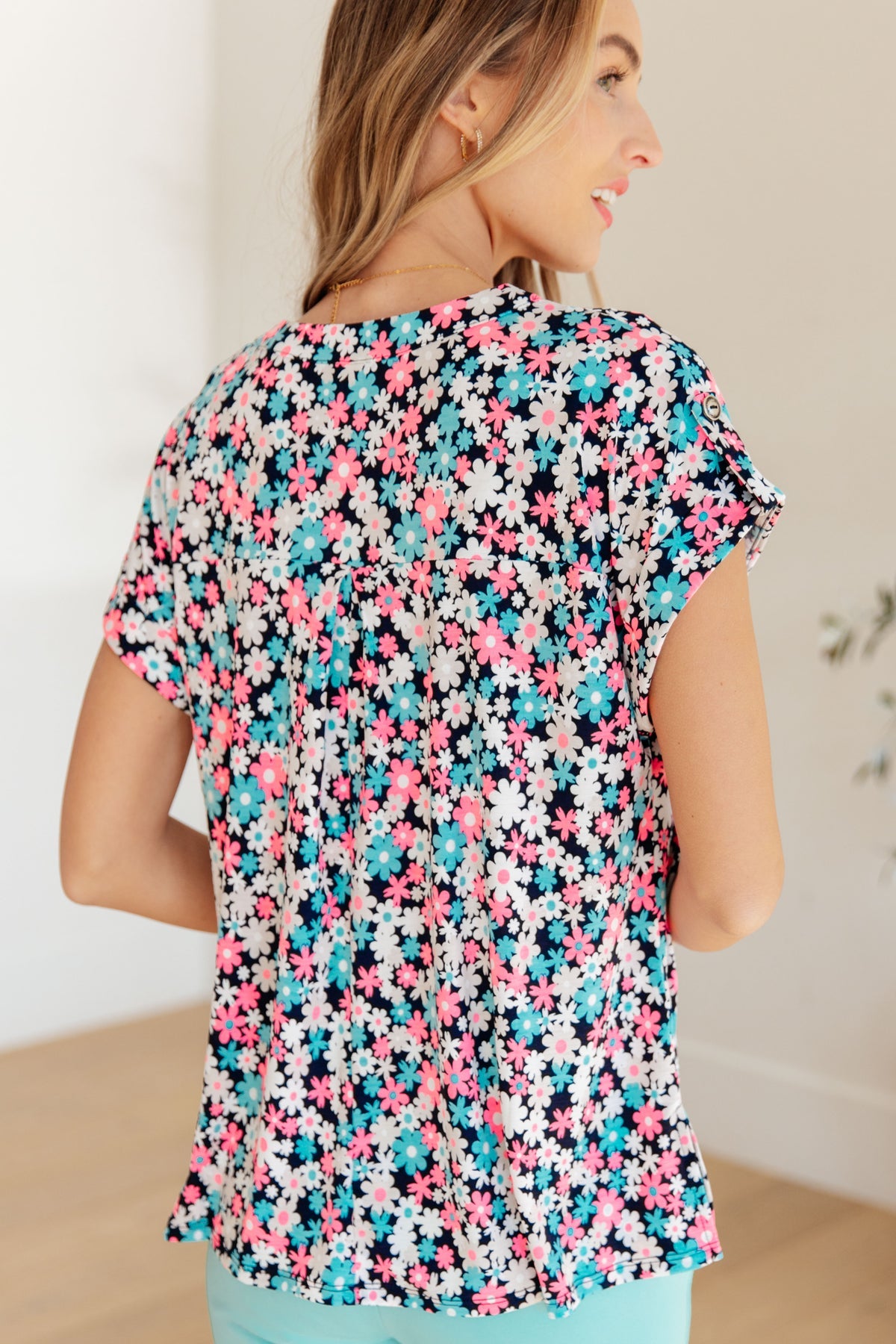 Dear Scarlett
Lizzy Cap Sleeve Top in Navy and Hot Pink Floral