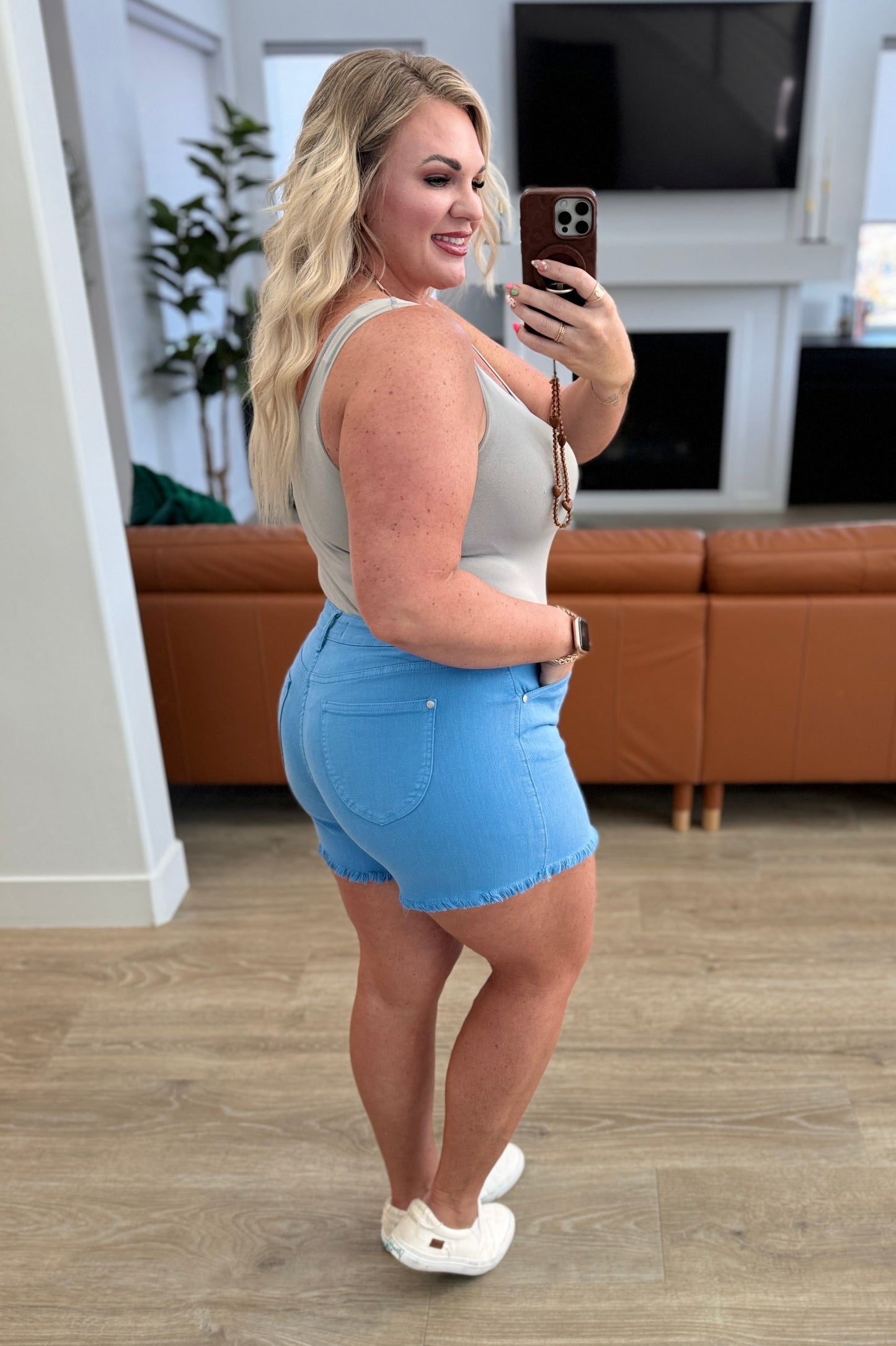 Judy Blue Cutoff Shorts in Sky Blue