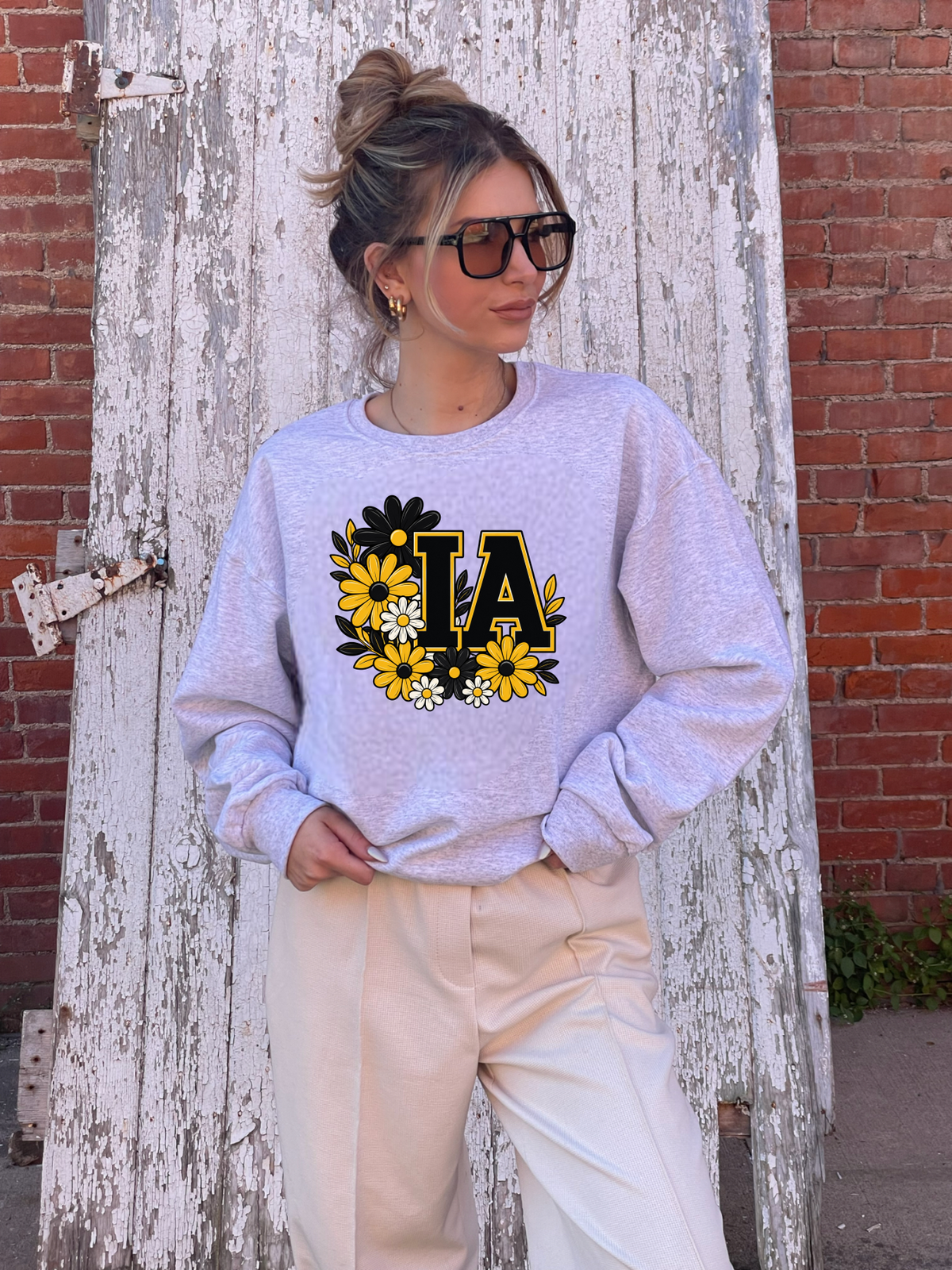 IA Floral Iowa Graphic Crewneck Sweatshirt